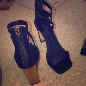 Black 3 Strap Donna Karan Shoe with Gold Heel!